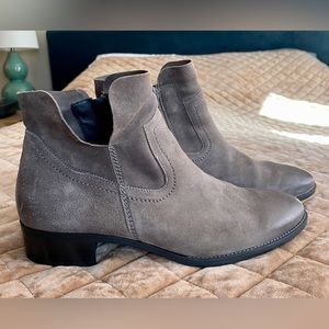 Paul Green Boston Booties in size 10 (7.5UK) Mineral nubuck